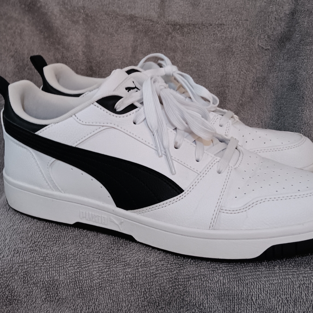 Puma Men's White and Black Sneakers